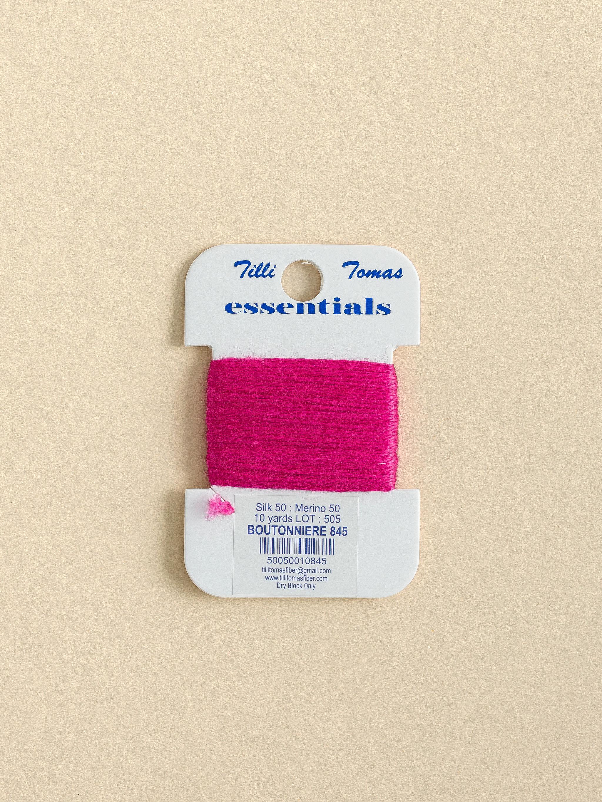 Essentials Boutonniere 845