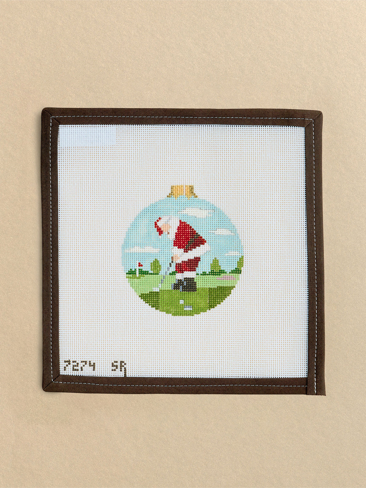 Santa Putting (3.25" round)